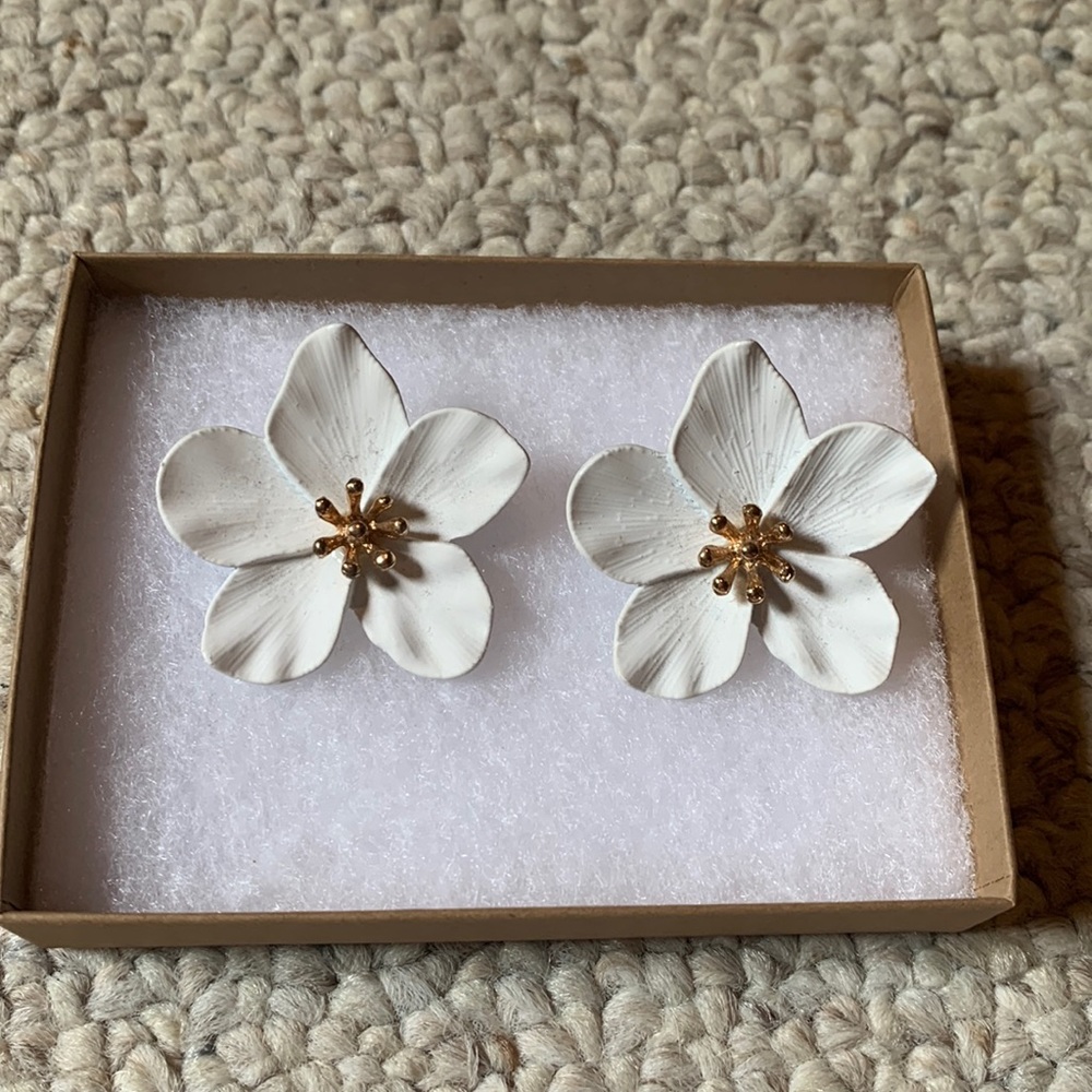 White flower earrings
